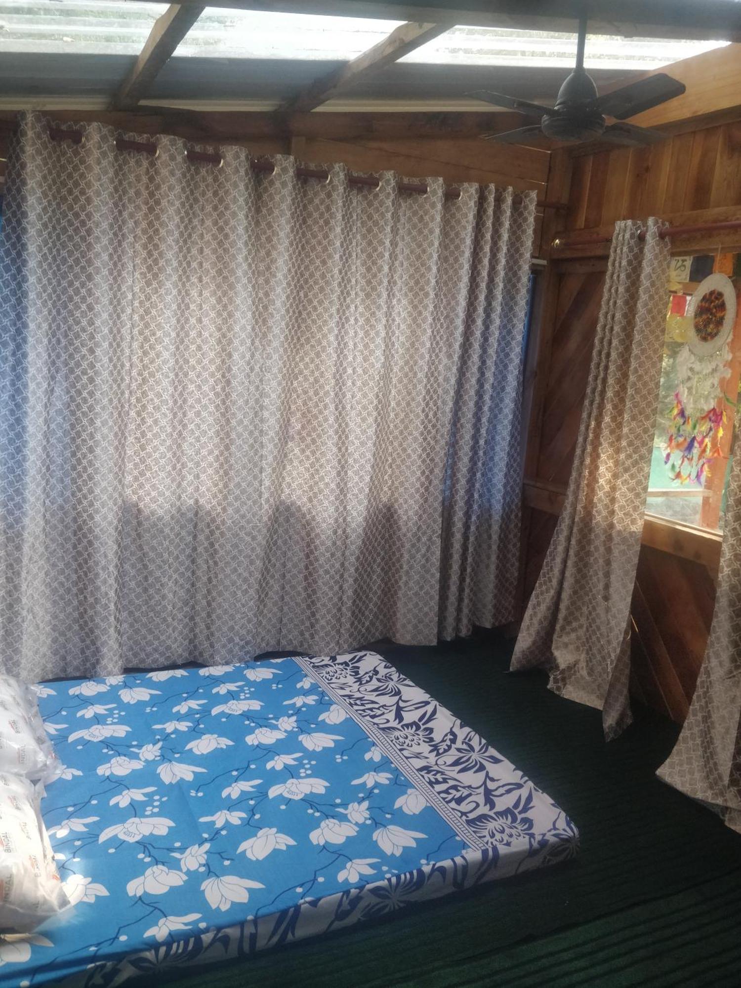 Shanti People Huts & Camp كاسول الغرفة الصورة