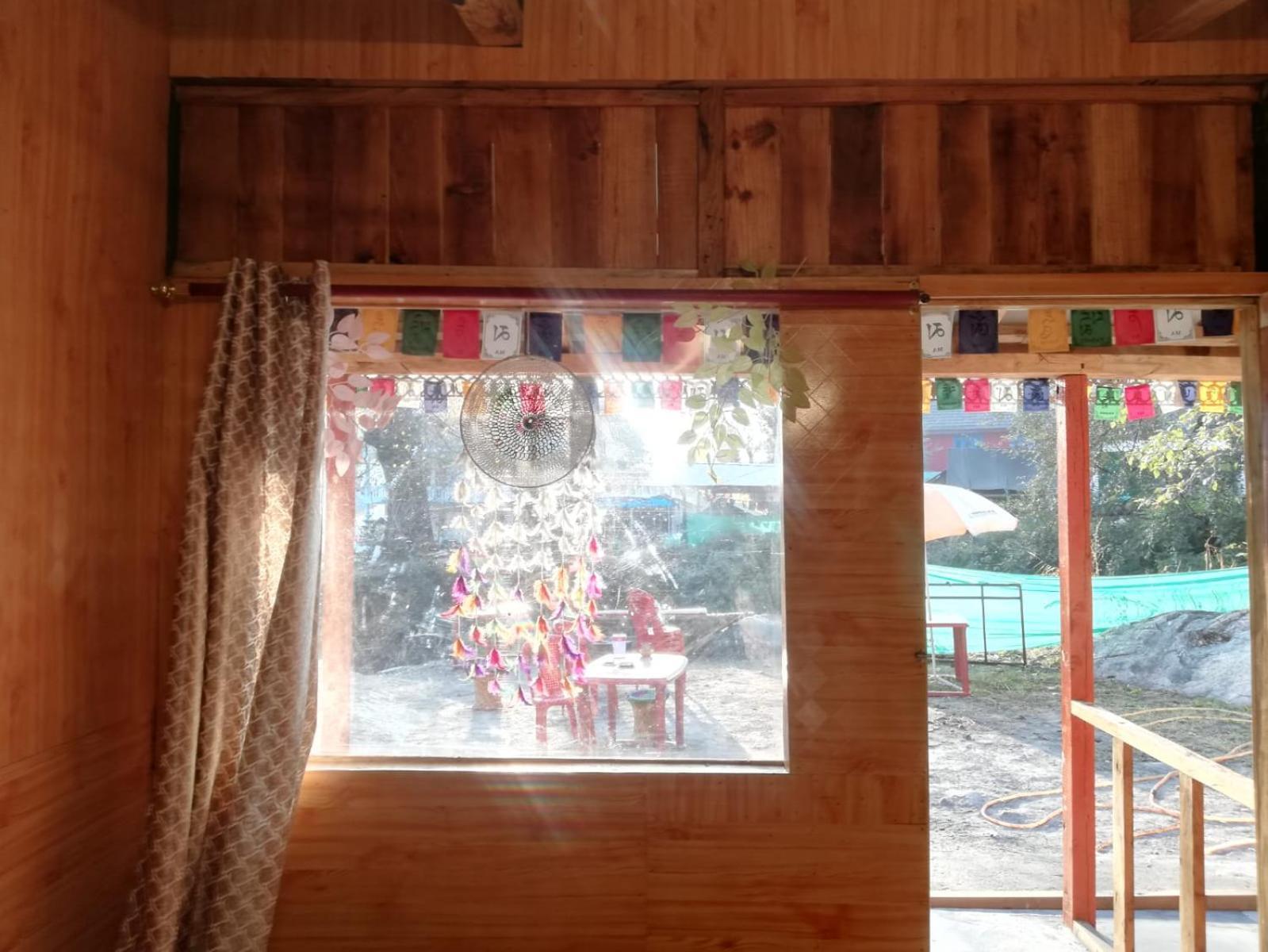 Shanti People Huts & Camp كاسول الغرفة الصورة