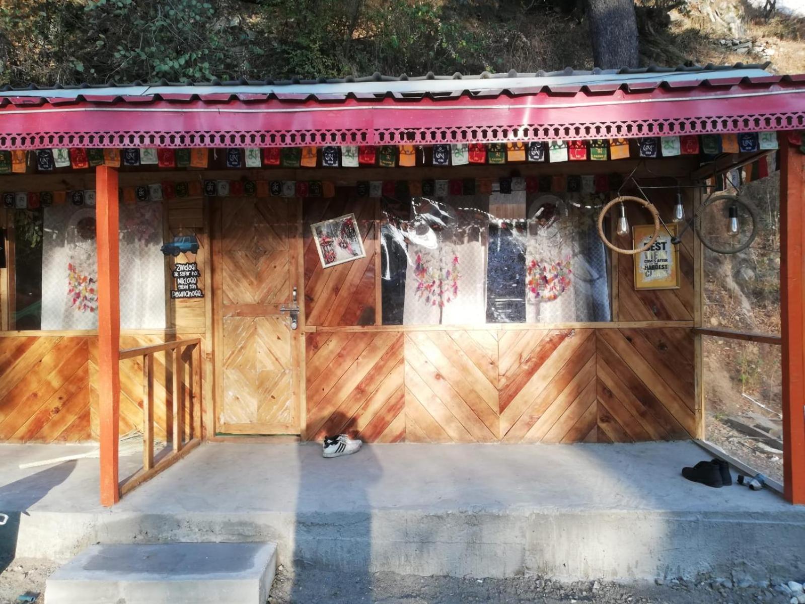 Shanti People Huts & Camp كاسول الغرفة الصورة