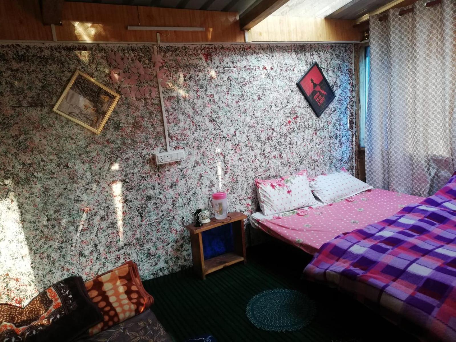 Shanti People Huts & Camp كاسول الغرفة الصورة